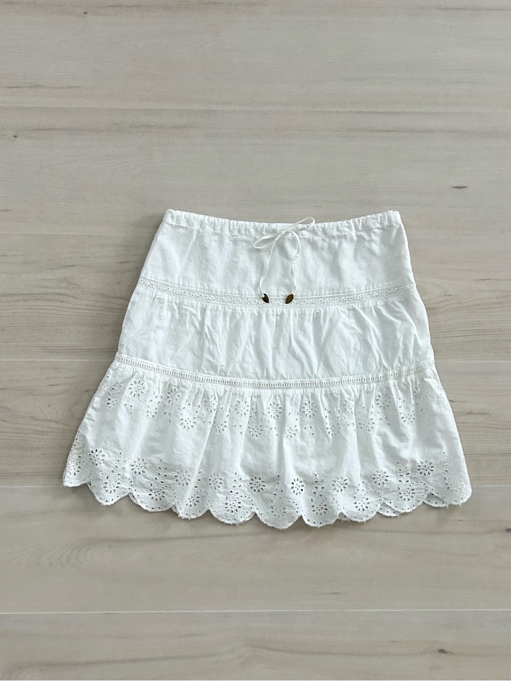 y2k american eagle scalloped white skirt